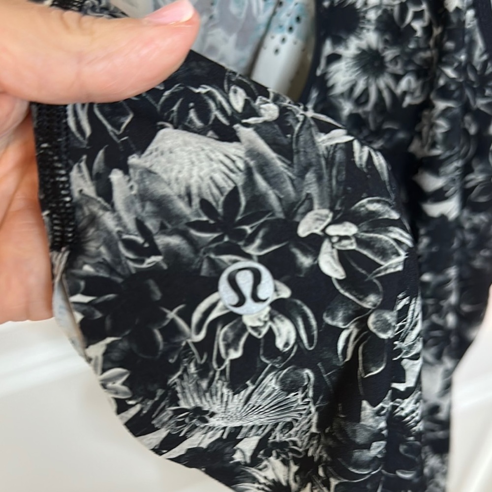 Lululemon Athletica Black and Gray Floral Laser cut running flowy Tank Top - Picture 2 of 5